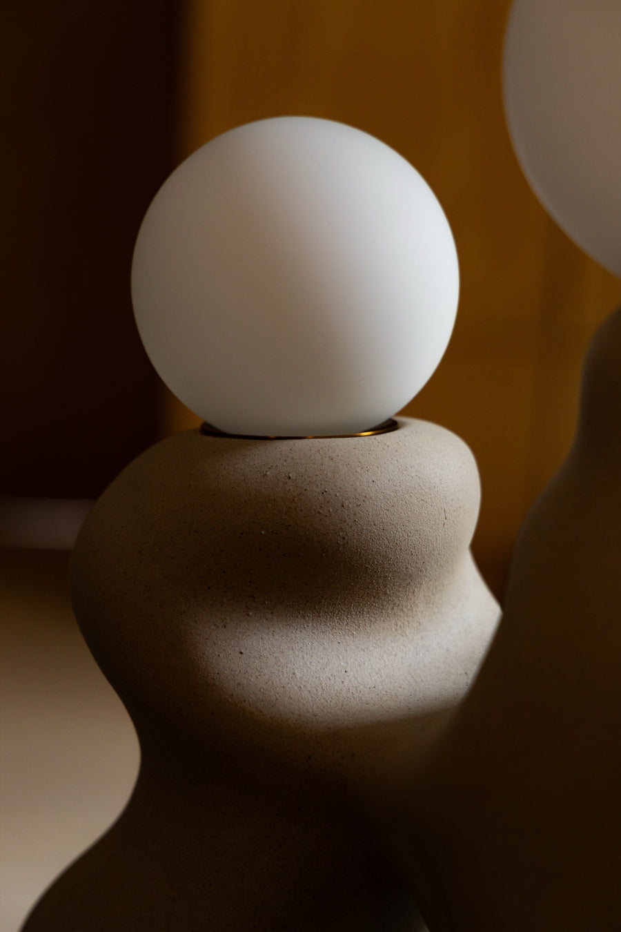Detalle de Duna en Blanco Mate con el foco encendido