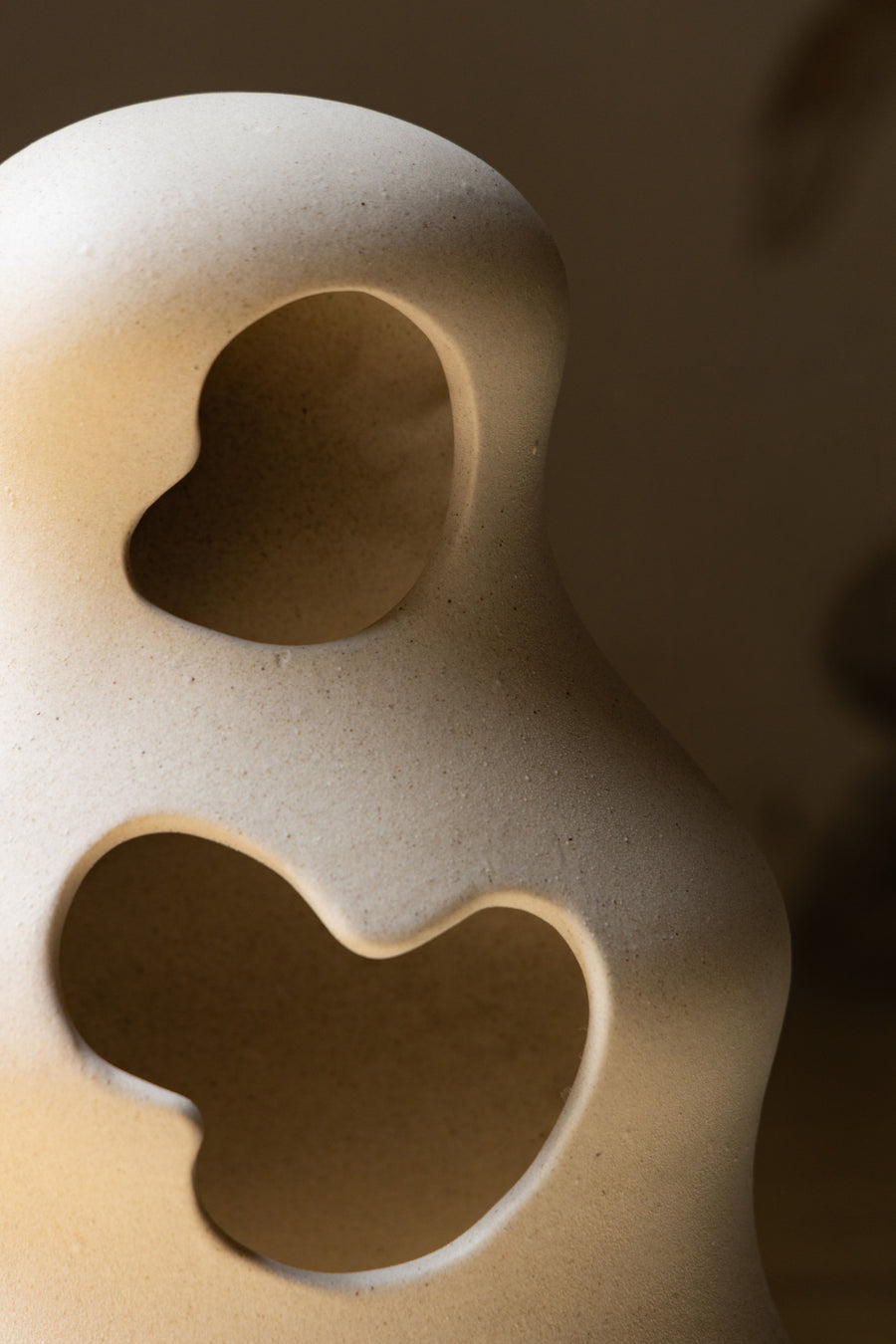 Detalle de las aberturas de una luminaria Ecos