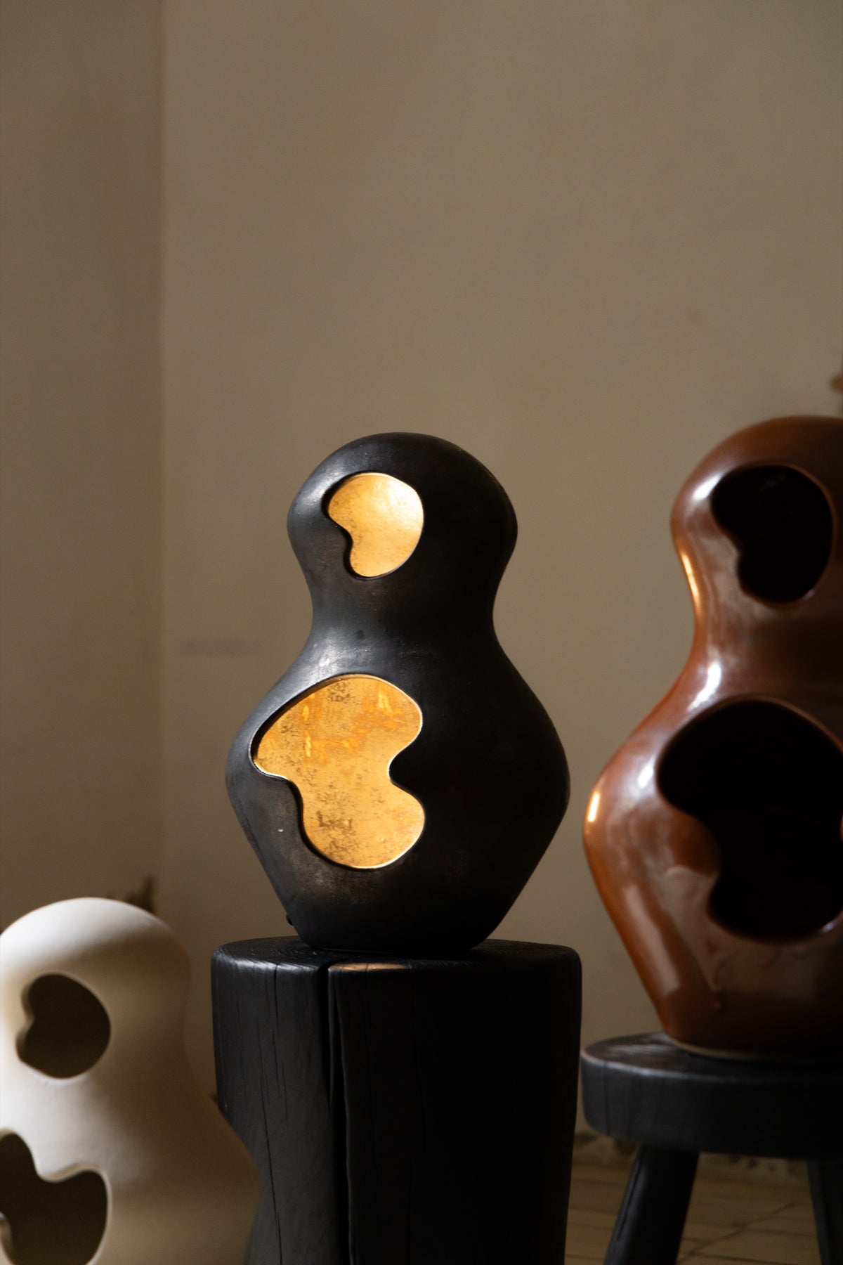 Luminarias Ecos encendidas en dos acabados